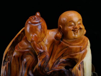 崖柏根雕：弥勒佛图3