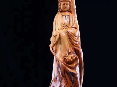 崖柏根雕：观音菩萨图3